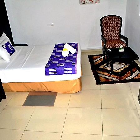 Hotel Bkbg Lome Bagian luar foto