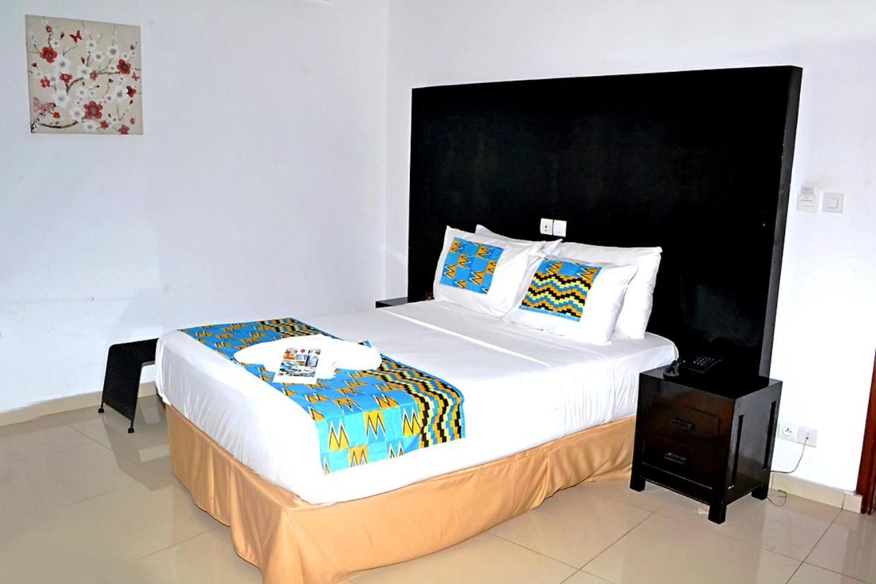 Hotel Bkbg Lome Bagian luar foto