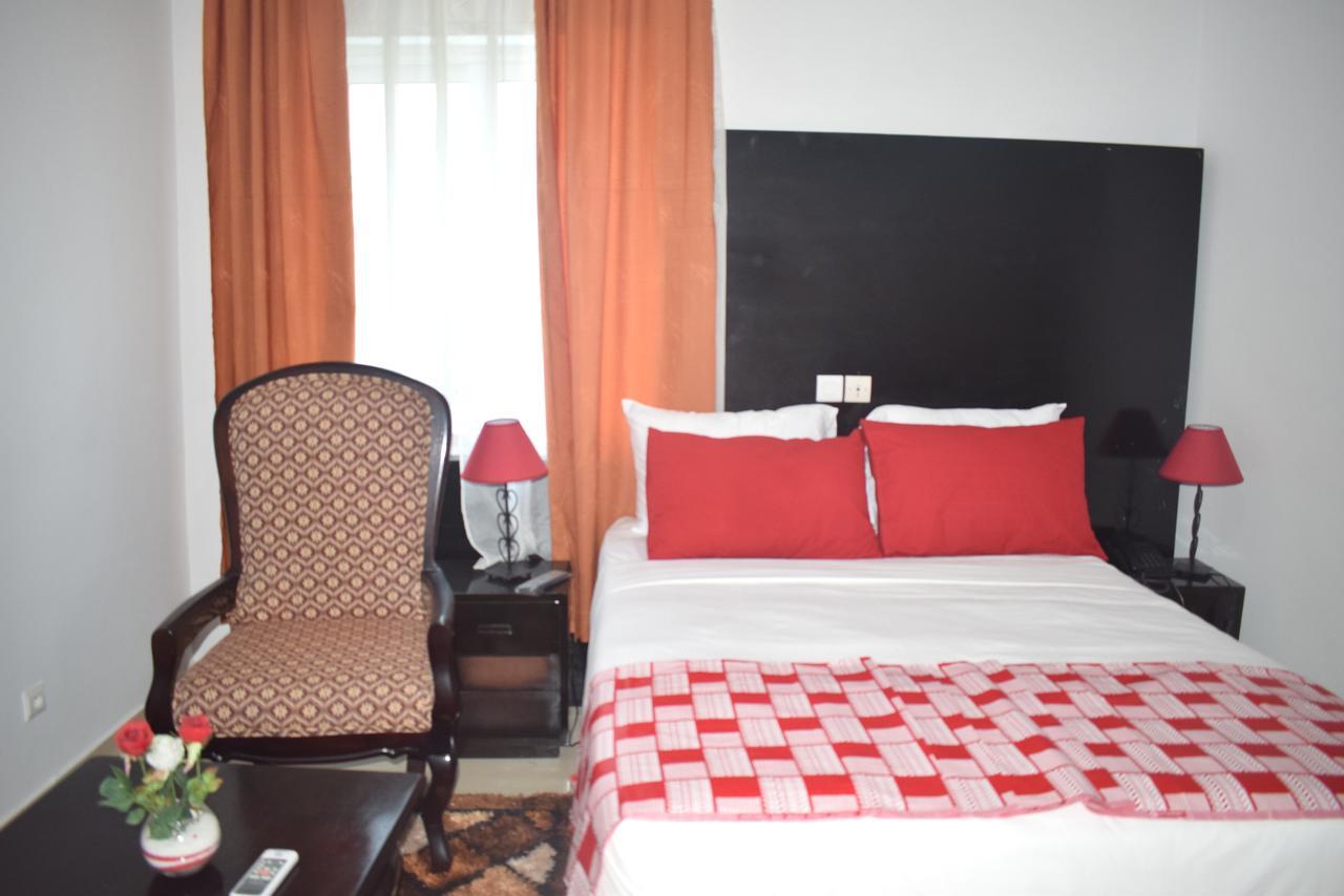 Hotel Bkbg Lome Bagian luar foto