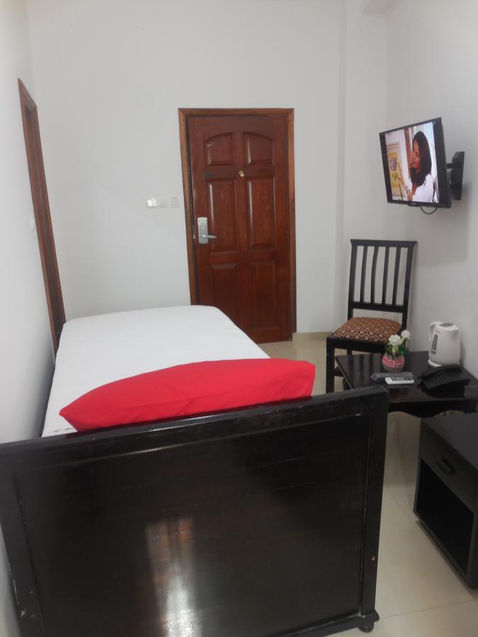 Hotel Bkbg Lome Bagian luar foto